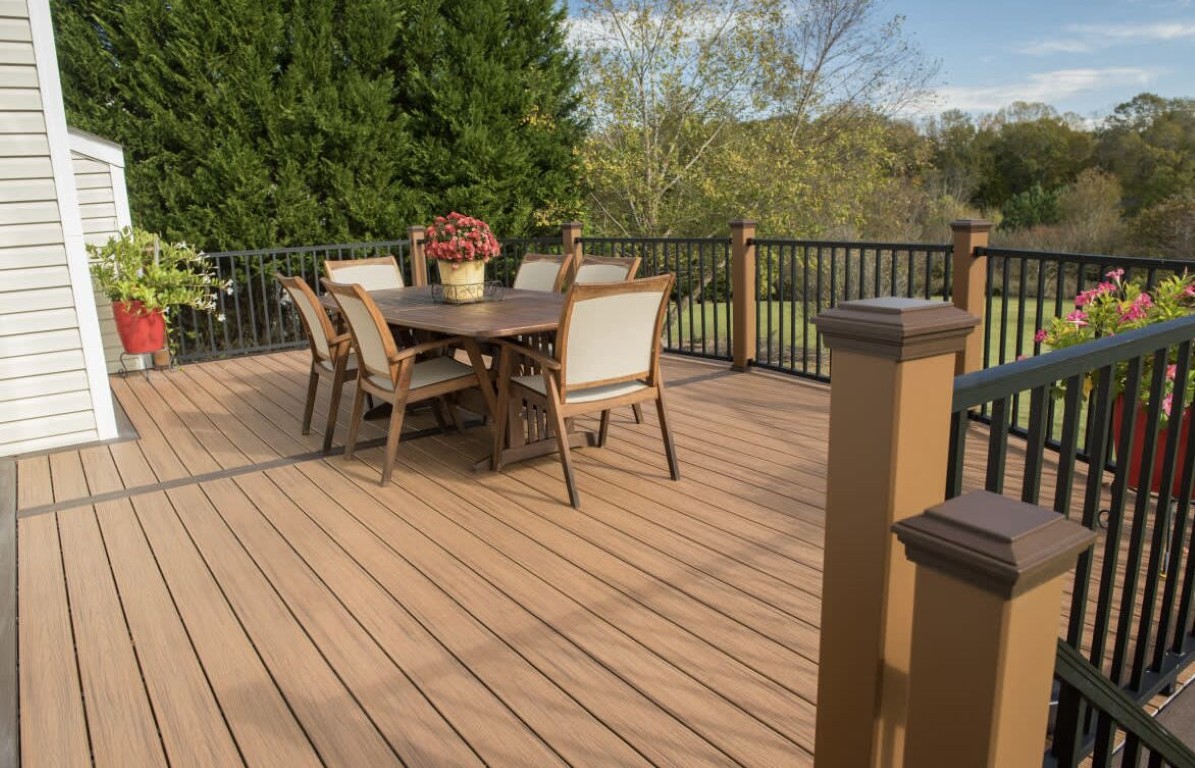 Relaxing outdoor deck space with furniture in Smyrna, TN