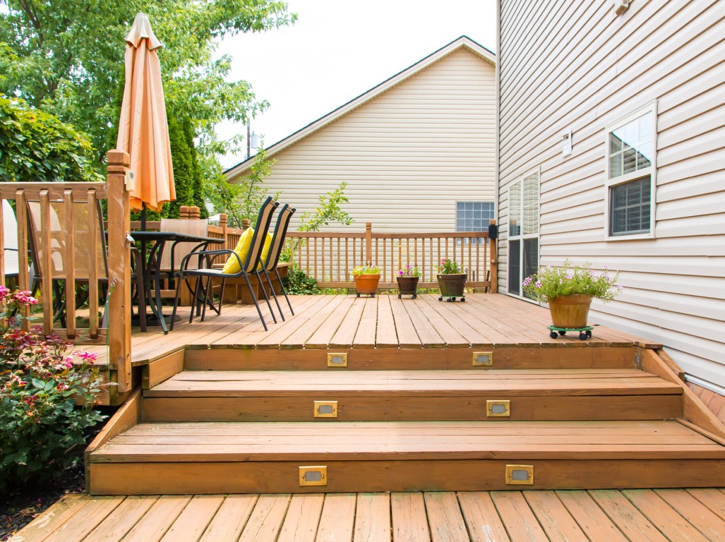 Deck staining, sealing, and painting services in Smyrna, TN